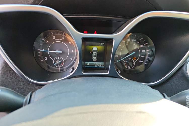 Used JMC Yusheng S330 2016 1.5L GTDi Automatic Two-Wheel Drive Prestige Edition Odometer Close Up