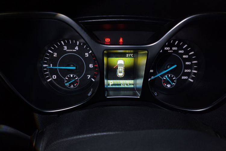 Used JMC Yusheng S330 2016 1.5L GTDi Automatic Two-Wheel Drive Prestige Edition Odometer Close Up