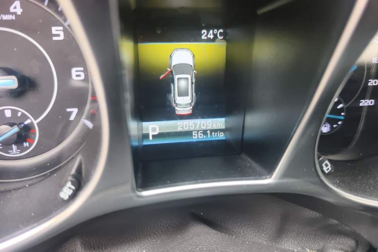 Used JMC Yusheng S330 2016 1.5L GTDi Automatic Two-Wheel Drive Prestige Edition Odometer Close Up