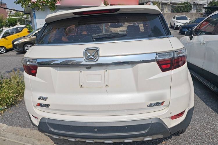 Used JMC Yusheng S330 2016 1.5L GTDi Automatic Two-Wheel Drive Flagship Edition Rear