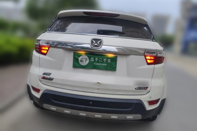 Used JMC Yusheng S330 2016 1.5L GTDi Automatic Two-Wheel Drive Flagship Edition Rear