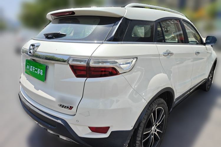 Used JMC Yusheng S330 2016 1.5L GTDi Automatic Two-Wheel Drive Flagship Edition Rear Right 45 Deg