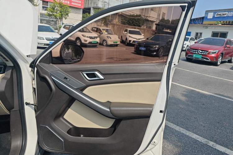Used JMC Yusheng S330 2016 1.5L GTDi Automatic Two-Wheel Drive Flagship Edition Right Front Door Interior