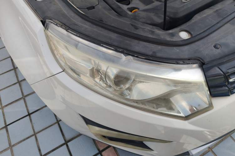 Used JMC Yusheng S330 2016 1.5L GTDi Automatic Two-Wheel Drive Prestige Edition Right Front Headlight