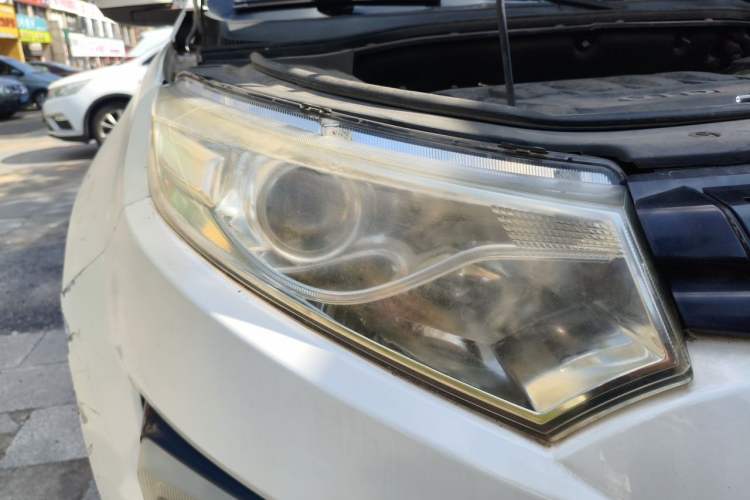 Used JMC Yusheng S330 2016 1.5L GTDi Automatic Two-Wheel Drive Fashion Edition Right Front Headlight