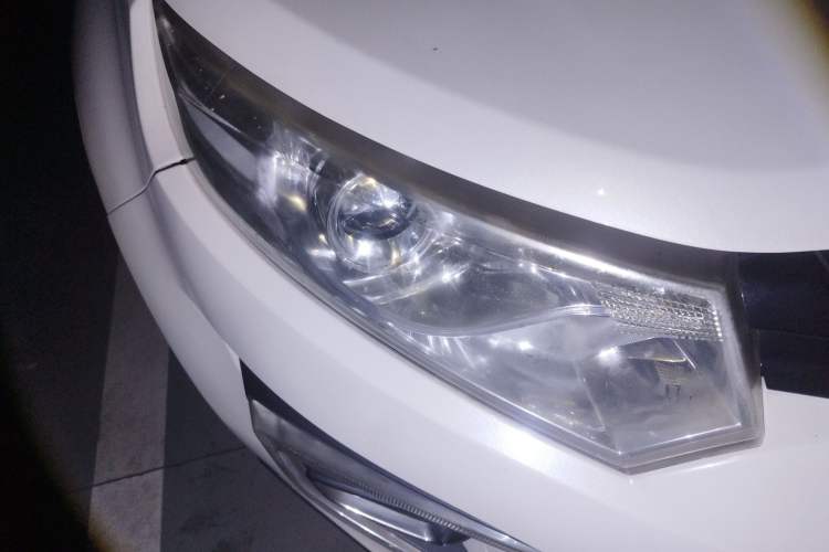 Used JMC Yusheng S330 2016 1.5L GTDi Automatic Two-Wheel Drive Flagship Edition Right Front Headlight