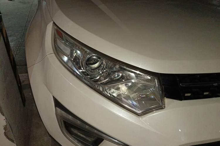 Used JMC Yusheng S330 2016 1.5L GTDi Automatic Two-Wheel Drive Prestige Edition Right Front Headlight