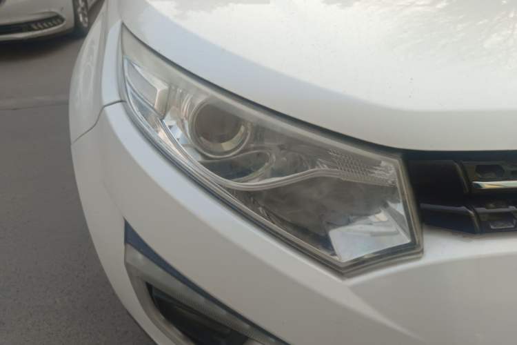 Used JMC Yusheng S330 2016 1.5L GTDi Automatic Two-Wheel Drive Prestige Edition Right Front Headlight