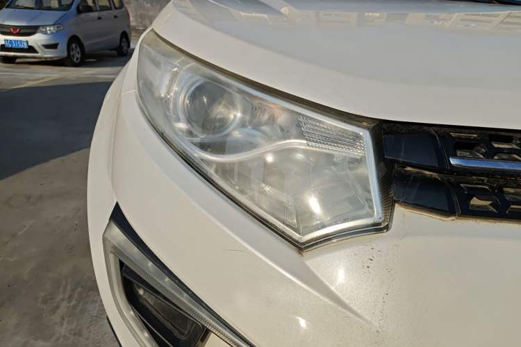 Used JMC Yusheng S330 2016 1.5L GTDi Automatic Two-Wheel Drive Prestige Edition Right Front Headlight