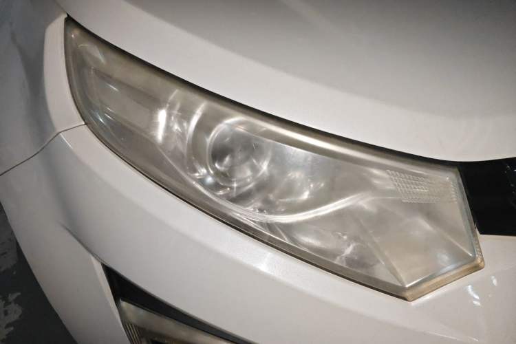 Used JMC Yusheng S330 2016 1.5L GTDi Automatic Two-Wheel Drive Fashion Edition Right Front Headlight