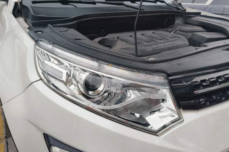 Used JMC Yusheng S330 2016 1.5L GTDi Automatic Two-Wheel Drive Prestige Edition Right Front Headlight