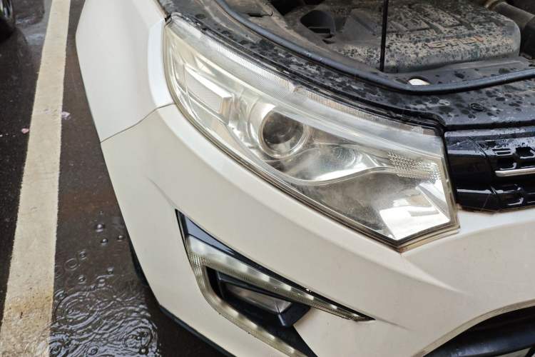 Used JMC Yusheng S330 2016 1.5L GTDi Automatic Two-Wheel Drive Prestige Edition Right Front Headlight