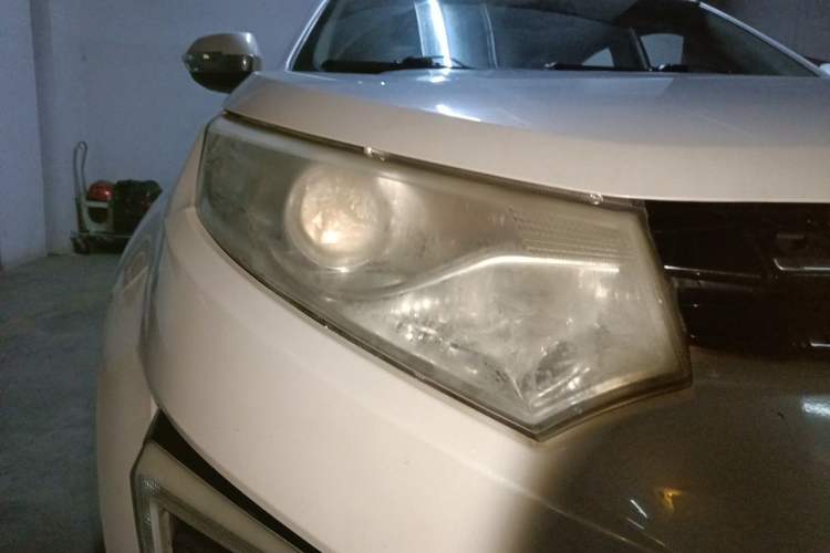 Used JMC Yusheng S330 2016 1.5L GTDi Automatic Two-Wheel Drive Fashion Edition Right Front Headlight