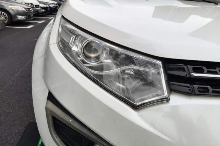 Used JMC Yusheng S330 2016 1.5L GTDi Automatic Two-Wheel Drive Fashion Edition Right Front Headlight