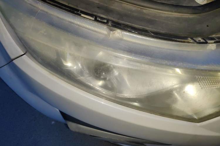 Used JMC Yusheng S330 2016 1.5L GTDi Automatic Two-Wheel Drive Flagship Edition Right Front Headlight