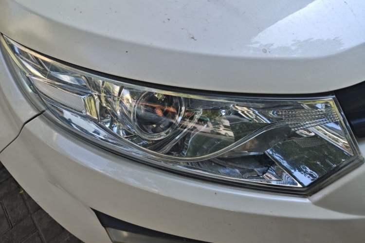Used JMC Yusheng S330 2016 1.5L GTDi Automatic Two-Wheel Drive Fashion Edition Right Front Headlight