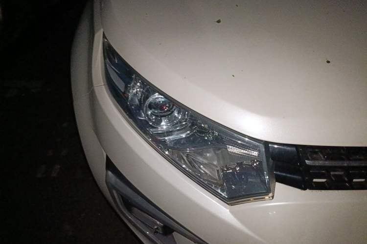 Used JMC Yusheng S330 2016 1.5L GTDi Automatic Two-Wheel Drive Prestige Edition Right Front Headlight