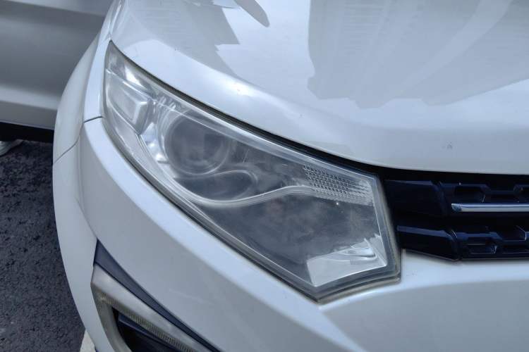 Used JMC Yusheng S330 2016 1.5L GTDi Automatic Two-Wheel Drive Prestige Edition Right Front Headlight