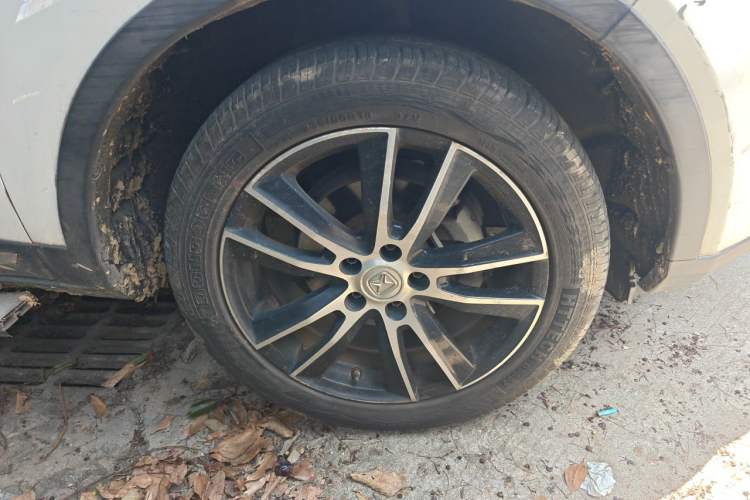 Used JMC Yusheng S330 2016 1.5L GTDi Automatic Two-Wheel Drive Flagship Edition Right Front Wheel Hub