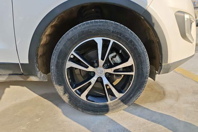 Used JMC Yusheng S330 2016 1.5L GTDi Automatic Two-Wheel Drive Prestige Edition Right Front Wheel Hub