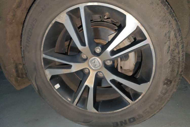 Used JMC Yusheng S330 2016 1.5L GTDi Automatic Two-Wheel Drive Fashion Edition Right Front Wheel Hub