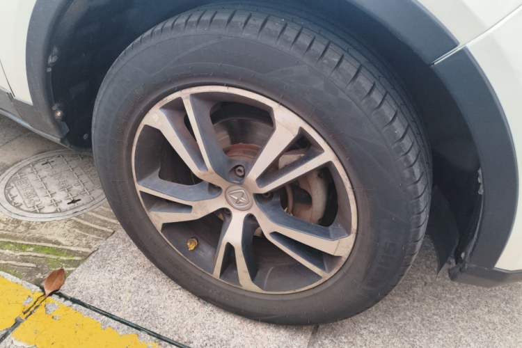 Used JMC Yusheng S330 2016 1.5L GTDi Automatic Two-Wheel Drive Prestige Edition Right Front Wheel Hub