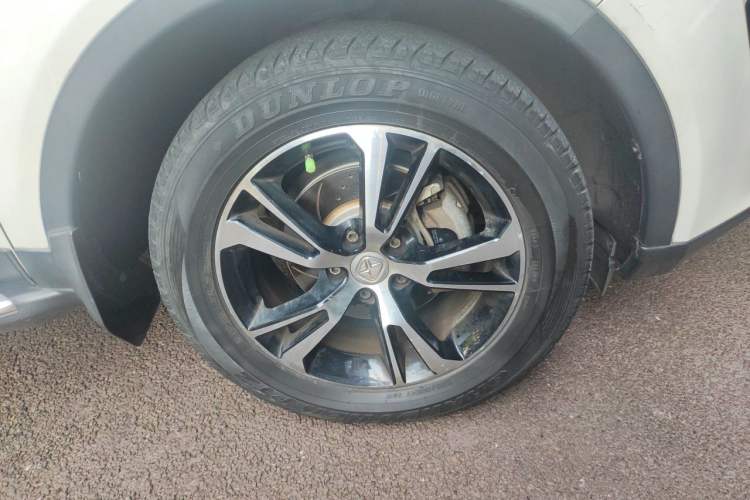 Used JMC Yusheng S330 2016 1.5L GTDi Automatic Two-Wheel Drive Flagship Edition Right Front Wheel Hub
