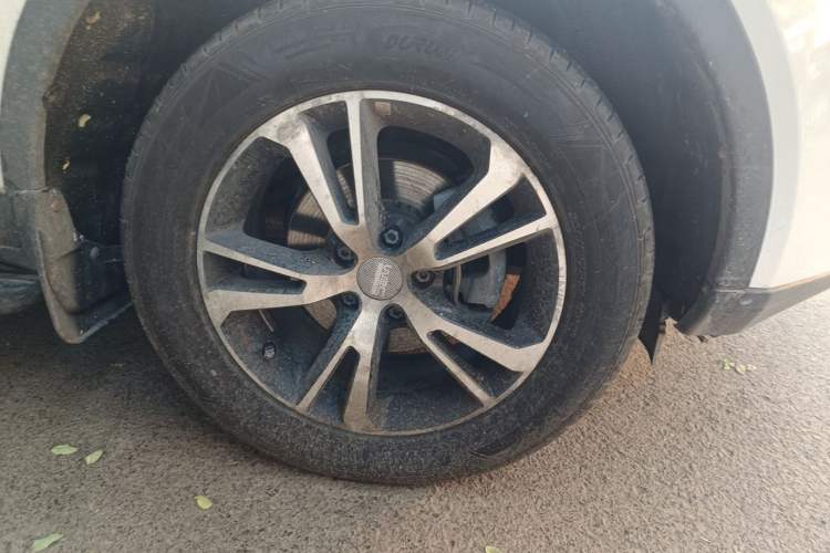 Used JMC Yusheng S330 2016 1.5L GTDi Automatic Two-Wheel Drive Fashion Edition Right Front Wheel Hub
