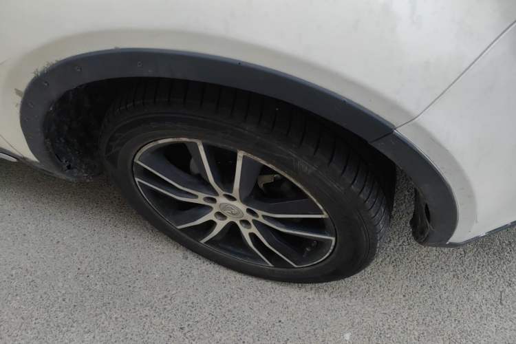 Used JMC Yusheng S330 2016 1.5L GTDi Automatic Two-Wheel Drive Flagship Edition Right Front Wheel Hub