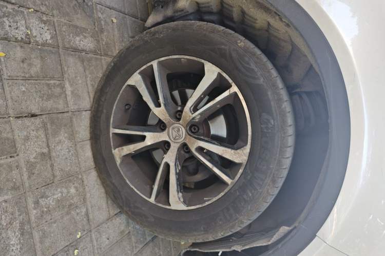Used JMC Yusheng S330 2016 1.5L GTDi Automatic Two-Wheel Drive Fashion Edition Right Front Wheel Hub