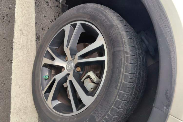 Used JMC Yusheng S330 2016 1.5L GTDi Automatic Two-Wheel Drive Prestige Edition Right Front Wheel Hub