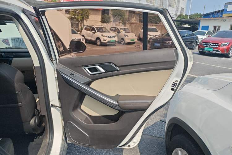 Used JMC Yusheng S330 2016 1.5L GTDi Automatic Two-Wheel Drive Flagship Edition Right Rear Door Interior