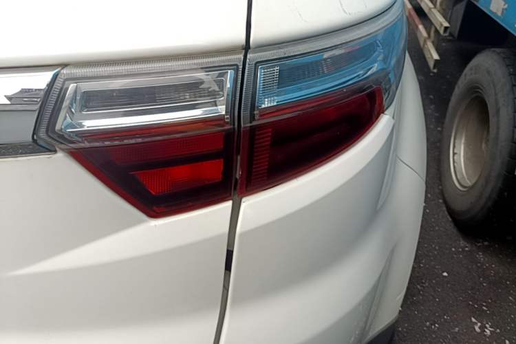 Used JMC Yusheng S330 2016 1.5L GTDi Automatic Two-Wheel Drive Fashion Edition Right Rear Taillight