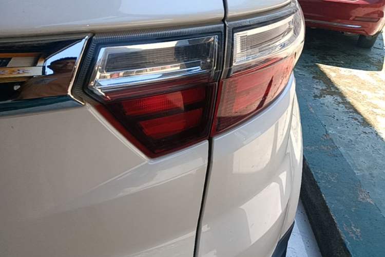 Used JMC Yusheng S330 2016 1.5L GTDi Automatic Two-Wheel Drive Prestige Edition Right Rear Taillight
