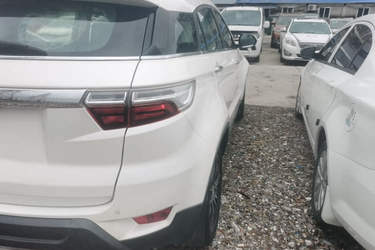 Used JMC Yusheng S330 2016 1.5L GTDi Automatic Two-Wheel Drive Flagship Edition Right Rear Taillight