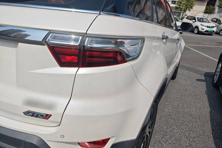 Used JMC Yusheng S330 2016 1.5L GTDi Automatic Two-Wheel Drive Flagship Edition Right Rear Taillight