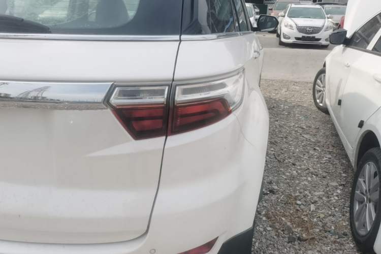 Used JMC Yusheng S330 2016 1.5L GTDi Automatic Two-Wheel Drive Flagship Edition Right Rear Taillight