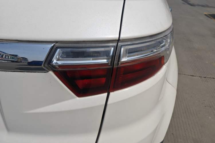 Used JMC Yusheng S330 2016 1.5L GTDi Automatic Two-Wheel Drive Prestige Edition Right Rear Taillight
