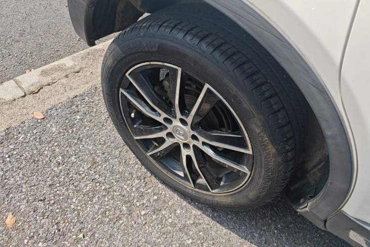 Used JMC Yusheng S330 2016 1.5L GTDi Automatic Two-Wheel Drive Flagship Edition Right Rear Wheel Hub