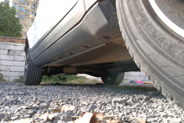 Used JMC Yusheng S330 2016 1.5L GTDi Automatic Two-Wheel Drive Fashion Edition Right Side Sill