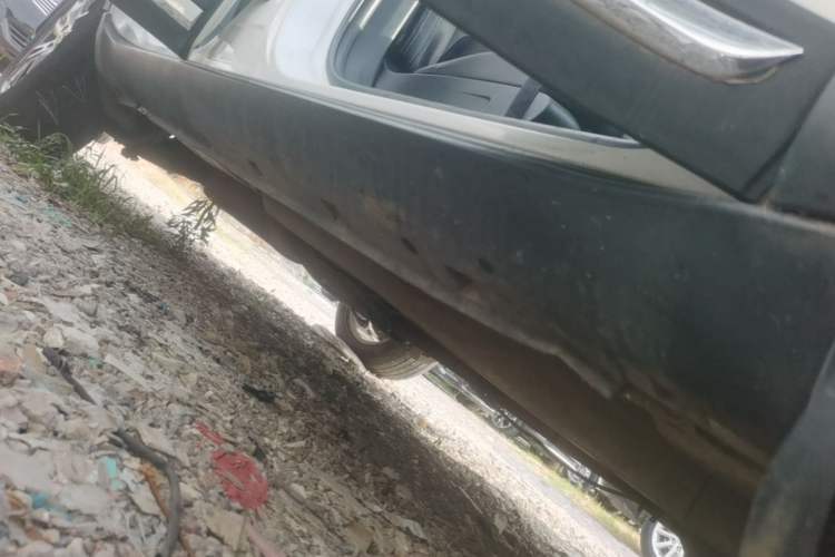 Used JMC Yusheng S330 2016 1.5L GTDi Automatic Two-Wheel Drive Flagship Edition Right Side Sill