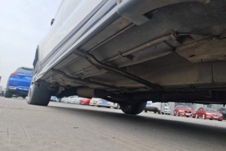 Used JMC Yusheng S330 2016 1.5L GTDi Automatic Two-Wheel Drive Prestige Edition Right Side Sill