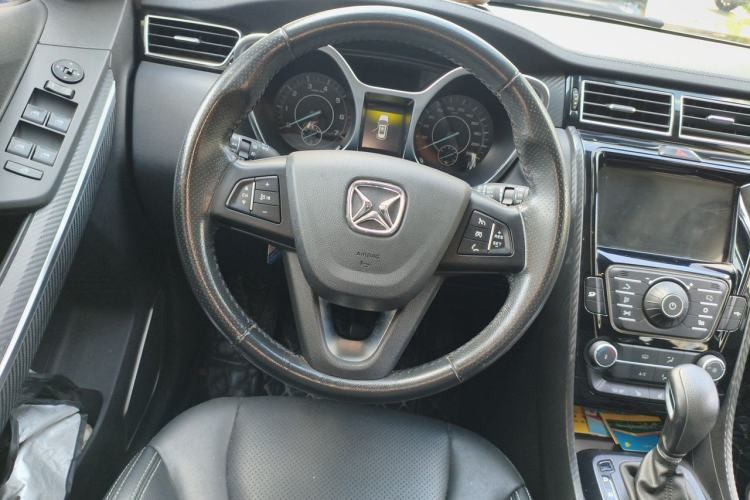 Used JMC Yusheng S330 2016 1.5L GTDi Automatic Two-Wheel Drive Fashion Edition Steering Wheel
