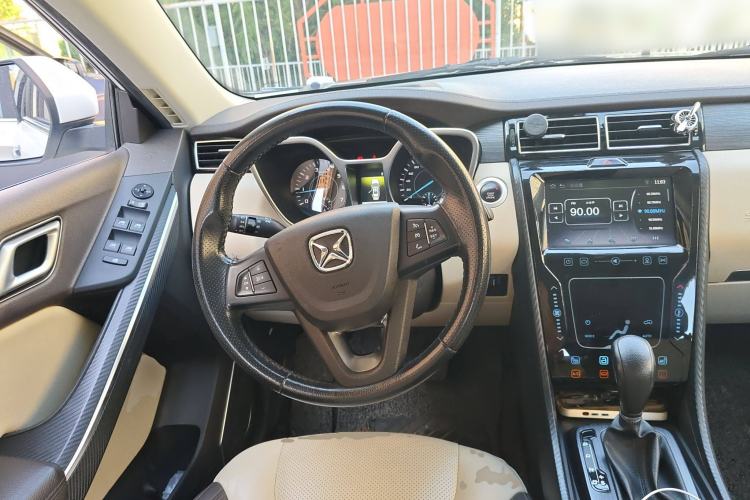 Used JMC Yusheng S330 2016 1.5L GTDi Automatic Two-Wheel Drive Fashion Edition Steering Wheel