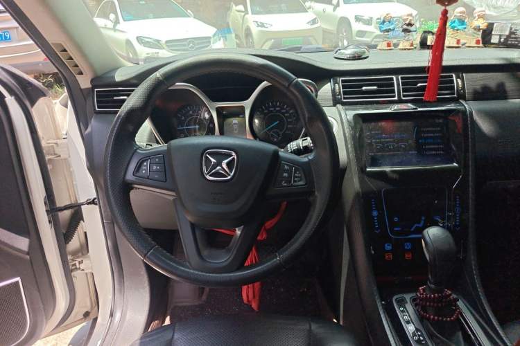 Used JMC Yusheng S330 2016 1.5L GTDi Automatic Two-Wheel Drive Flagship Edition Steering Wheel