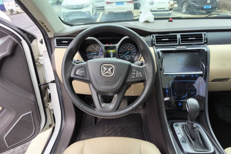 Used JMC Yusheng S330 2016 1.5L GTDi Automatic Two-Wheel Drive Flagship Edition Steering Wheel