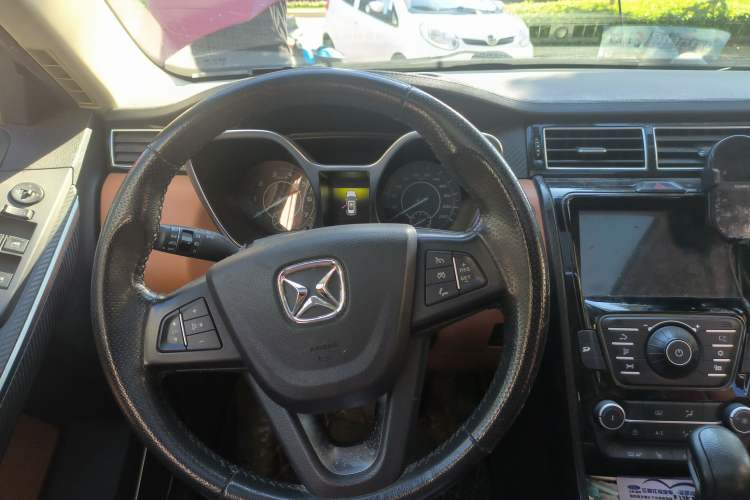 Used JMC Yusheng S330 2016 1.5L GTDi Automatic Two-Wheel Drive Prestige Edition Steering Wheel
