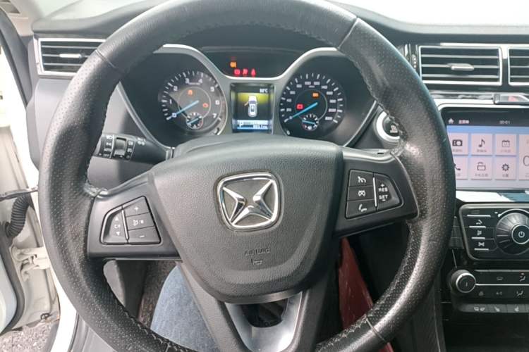 Used JMC Yusheng S330 2016 1.5L GTDi Automatic Two-Wheel Drive Fashion Edition Steering Wheel