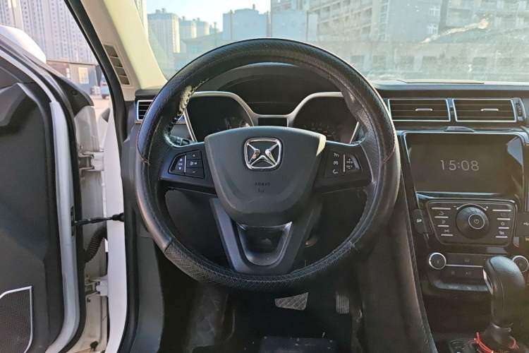 Used JMC Yusheng S330 2016 1.5L GTDi Automatic Two-Wheel Drive Prestige Edition Steering Wheel