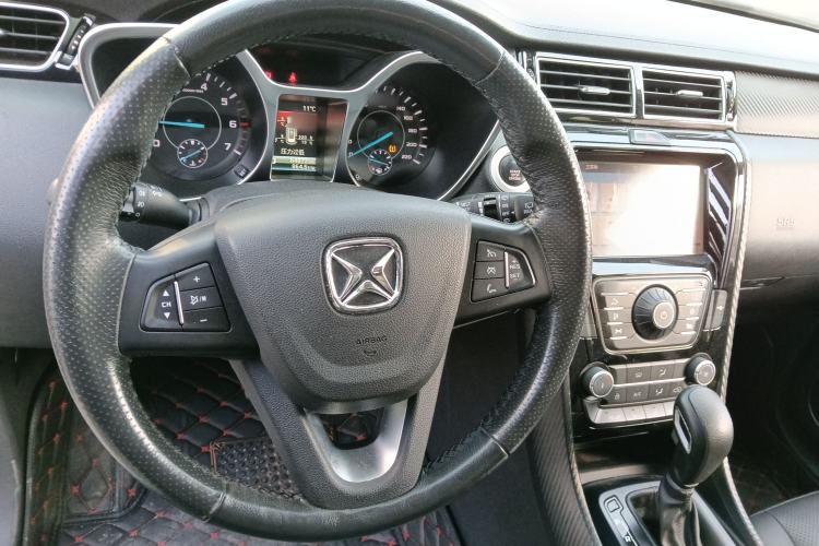 Used JMC Yusheng S330 2016 1.5L GTDi Automatic Two-Wheel Drive Fashion Edition Steering Wheel